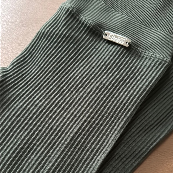 Ribbed Green Leggings - Picture 1 of 4